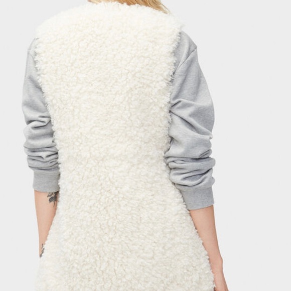 Ugg Australia Faux Fur Farrah Vest Med LAST ONE - Picture 6 of 8